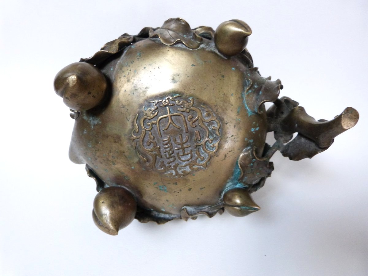 Large Peach-colored Bronze Incense Burner Symbolizing Longevity, China, Late 19th Century-photo-4