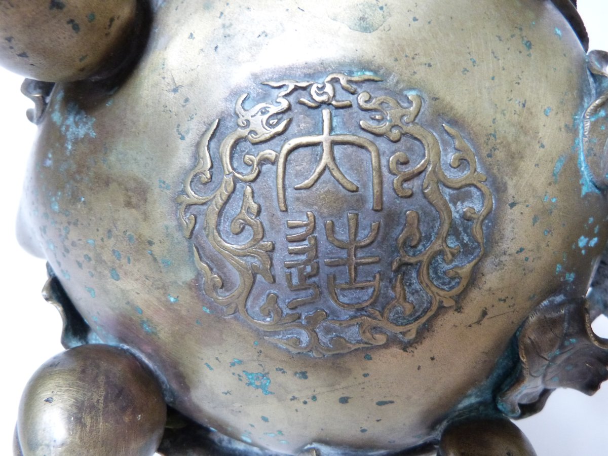 Large Peach-colored Bronze Incense Burner Symbolizing Longevity, China, Late 19th Century-photo-5