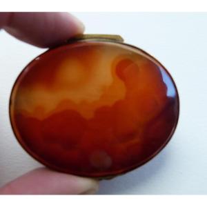 19th Century Agate And Pompon Snuffbox 
