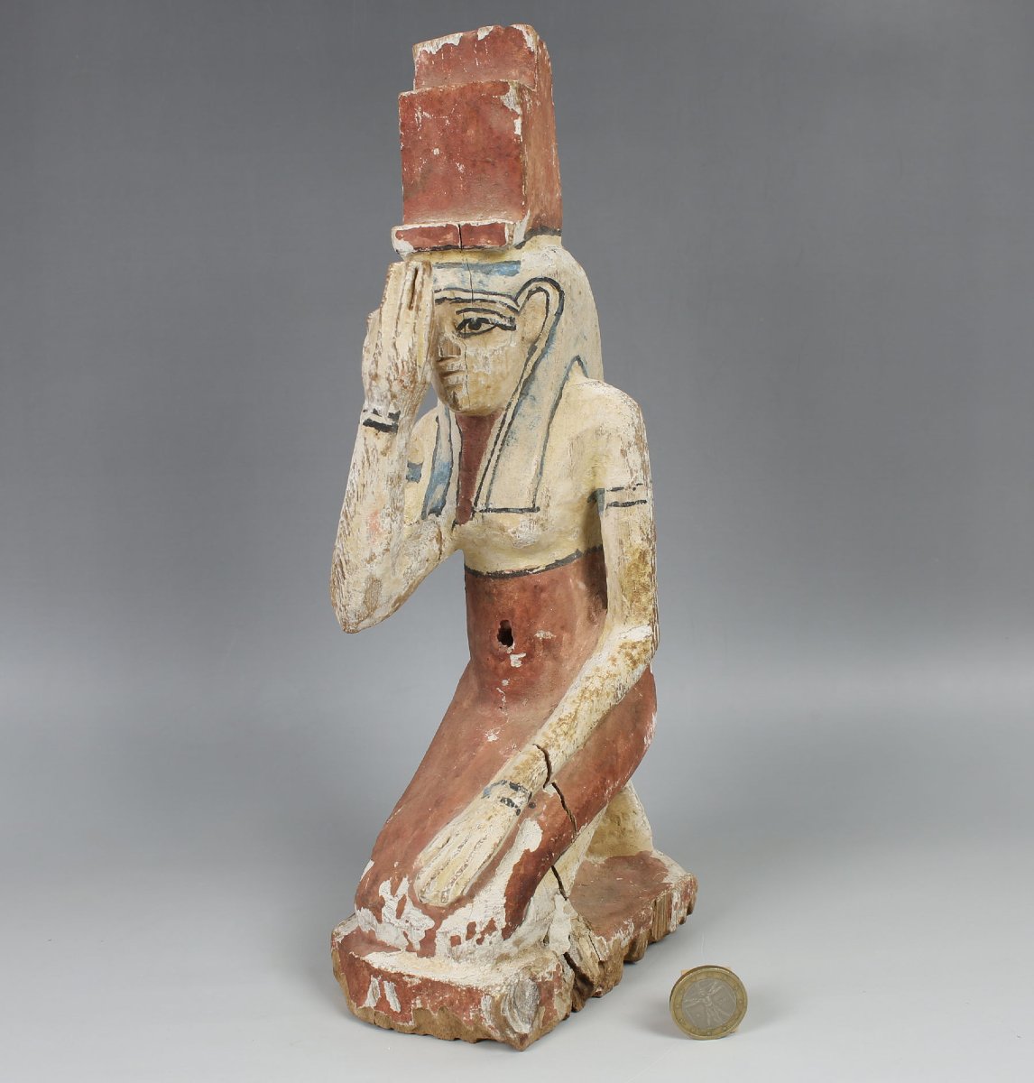 Isis pleureuse ptolémaïque en bois polychrome avec certificat d’authenticité-photo-2