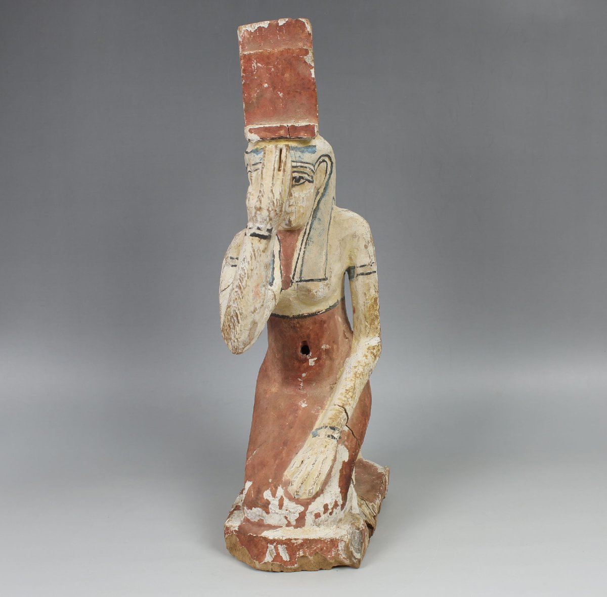 Isis pleureuse ptolémaïque en bois polychrome avec certificat d’authenticité-photo-3