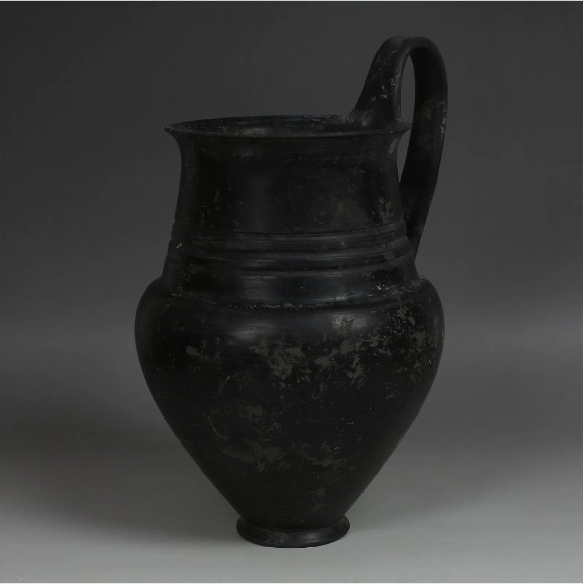 Olpe Étrusque Bucchero Nero (Rasmussen 1b) – Certificat d’authenticité-photo-2