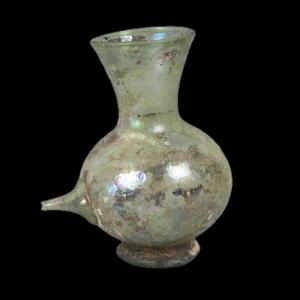 Bouteille romaine à bec verseur en verre — irisations antiques avec certificat d’authenticité