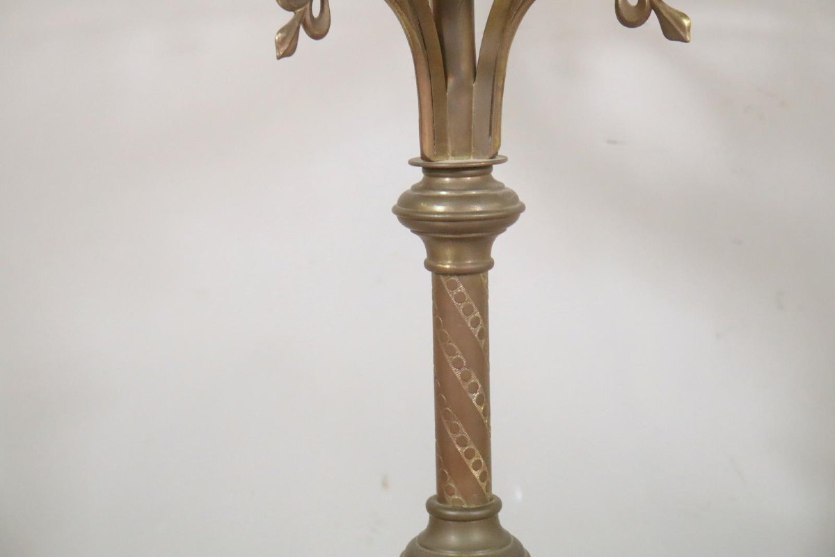Lampadaire bougeoir néogothique en laiton de 127 cm, Liège 1912-photo-1