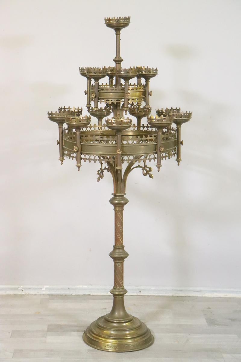 Lampadaire bougeoir néogothique en laiton de 127 cm, Liège 1912