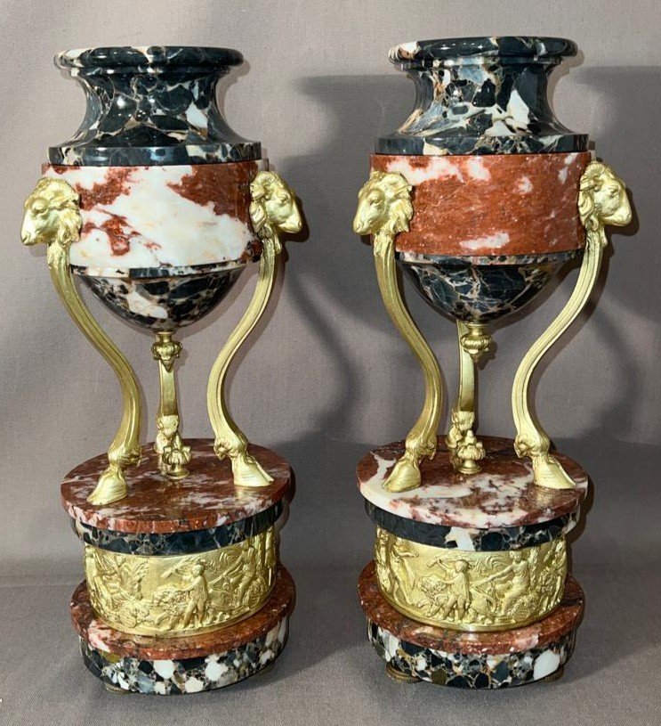 Paire De Cassolettes En  Marbre et  Bronze Doré à Décor De Têtes De Béliers-photo-2