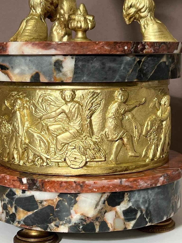 Paire De Cassolettes En  Marbre et  Bronze Doré à Décor De Têtes De Béliers-photo-2