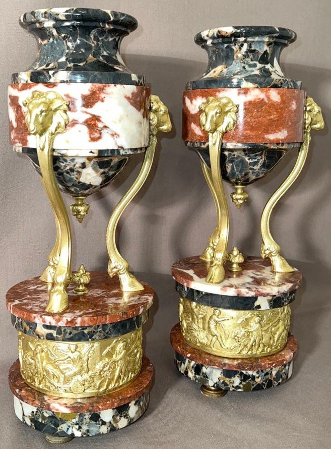 Paire De Cassolettes En  Marbre et  Bronze Doré à Décor De Têtes De Béliers-photo-6
