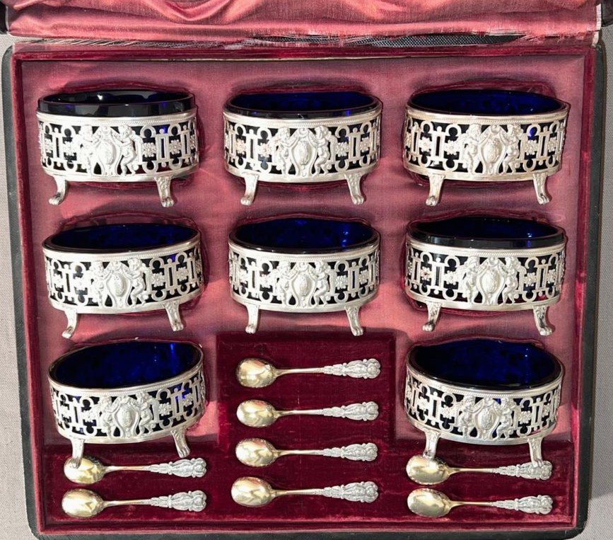 Box Of 8 Salt Shakers And Their Spoons, Sterling Silver XIXth Century