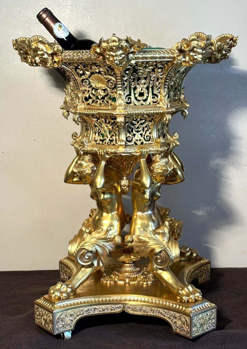 Very Important Centerpiece, 19th Century Planter, In Chiseled Gilded Bronze.-photo-3