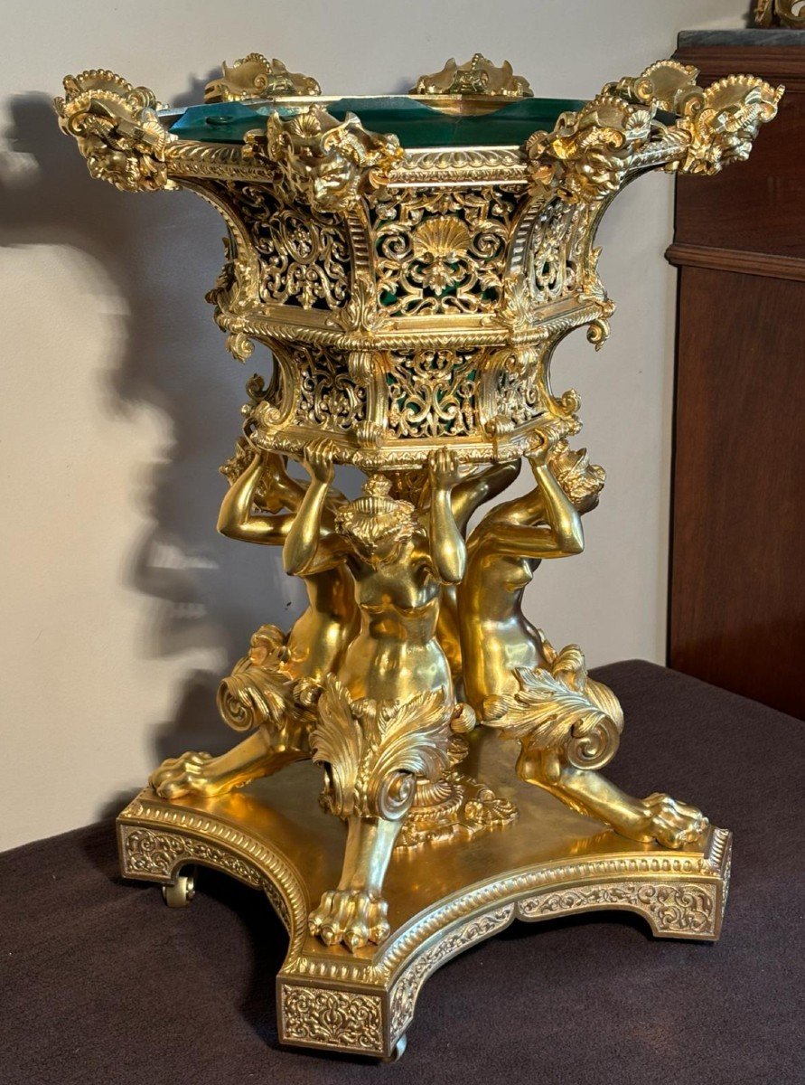 Very Important Centerpiece, 19th Century Planter, In Chiseled Gilded Bronze.-photo-4