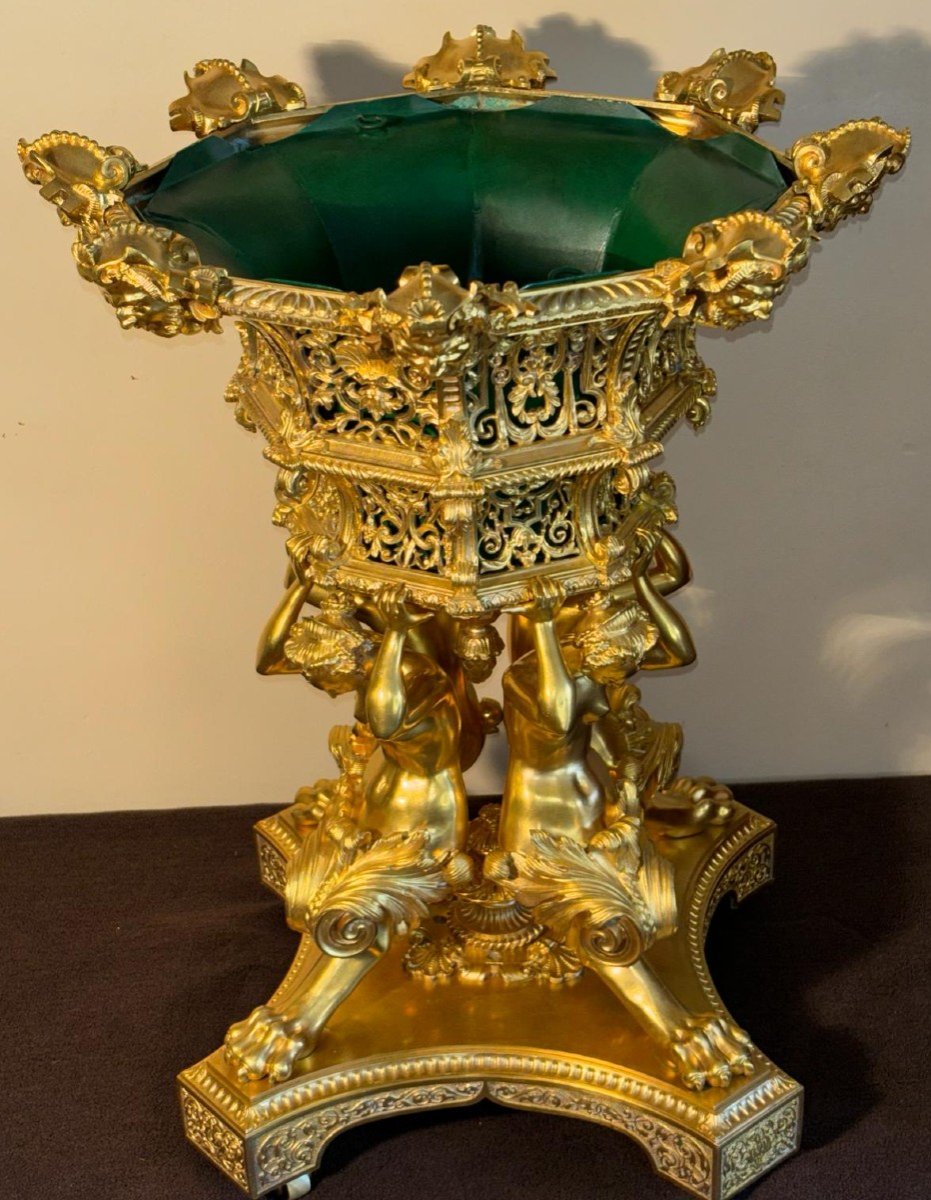 Very Important Centerpiece, 19th Century Planter, In Chiseled Gilded Bronze.