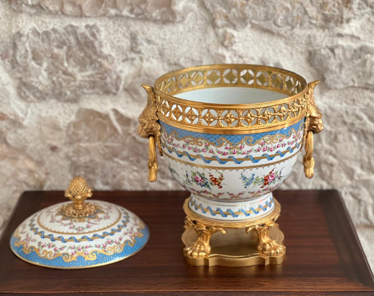 Une Coupe Avec Couvercle, pot pourri En Porcelaine De Paris Et Bronze Dore XXème Siècle.-photo-4