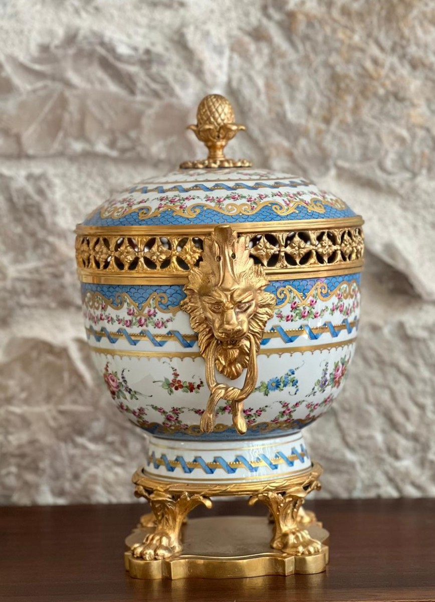 Une Coupe Avec Couvercle, pot pourri En Porcelaine De Paris Et Bronze Dore XXème Siècle.-photo-4