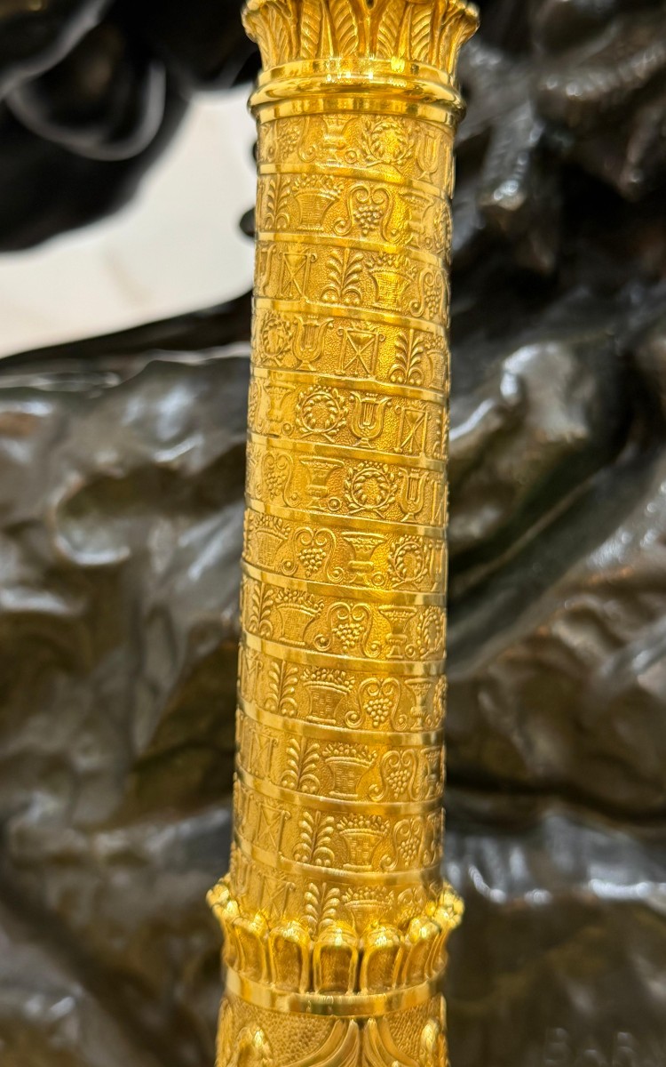 Paire de bougeoirs d'époque Restauration en bronze ciselé et doré.-photo-2