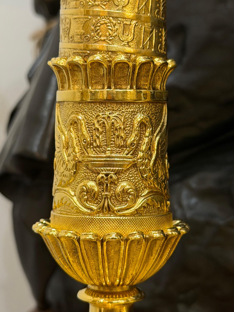 Paire de bougeoirs d'époque Restauration en bronze ciselé et doré.-photo-3