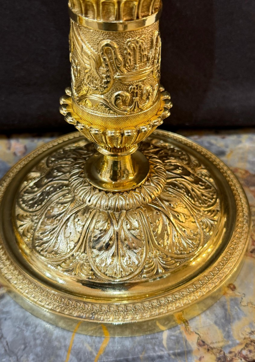 Paire de bougeoirs d'époque Restauration en bronze ciselé et doré.-photo-4
