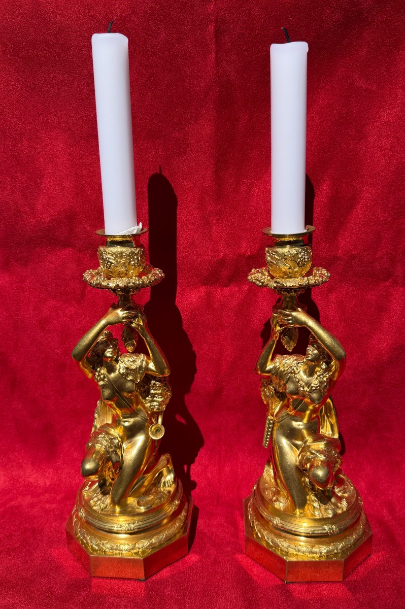 Paire de flambeaux en bronze ciselé et doré du XIXème siècle.