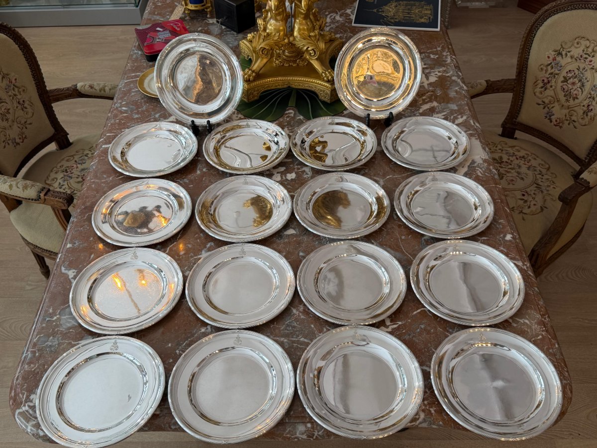 18 assiettes en argent massif – Maison ODIOT et Léonard Vincelet -photo-2