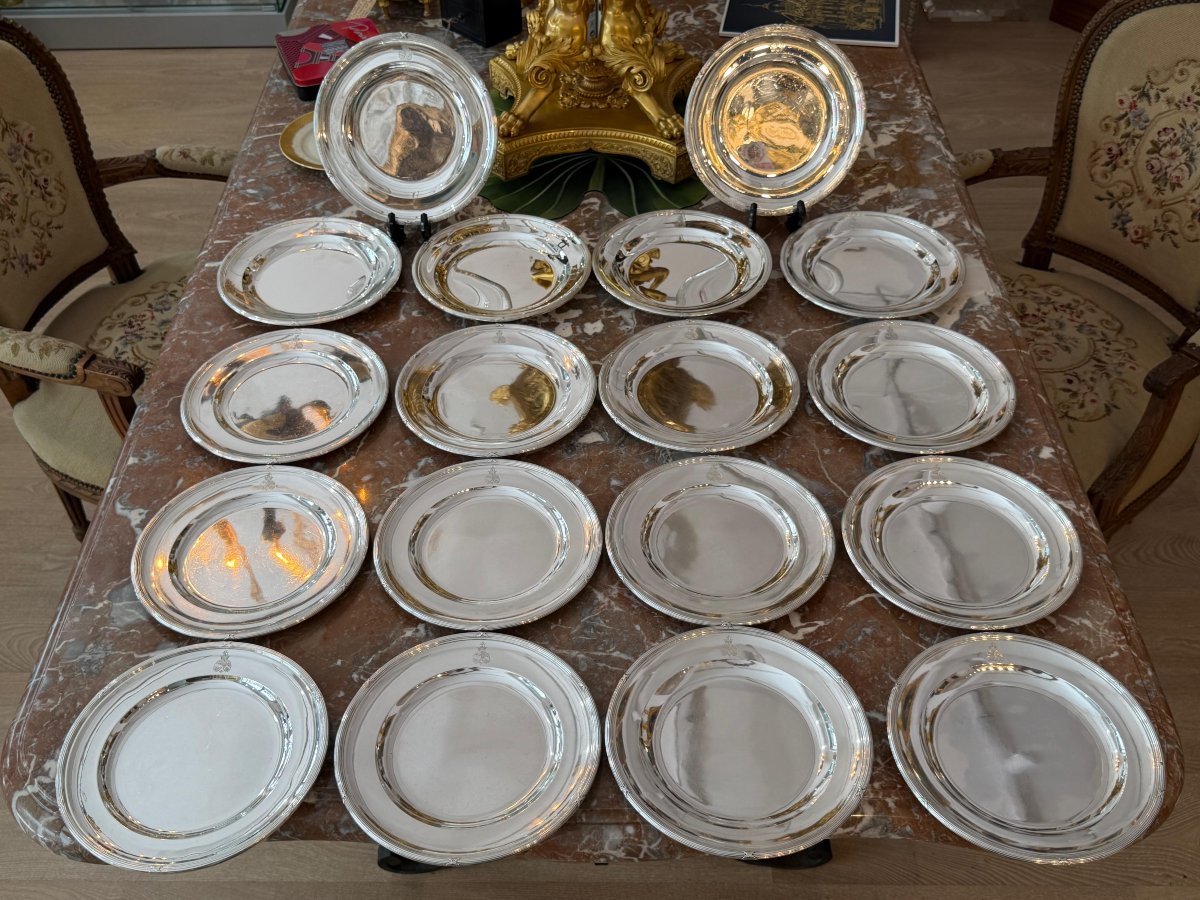 18 assiettes en argent massif – Maison ODIOT et Léonard Vincelet 