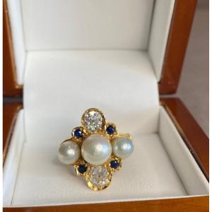 Bague En Or Jaune 18 Carats, Diamants, Perles, Sapphires.