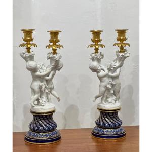 Paire de Bougeoirs en porcelaine de Sèvres en Biscuit et Bronze doré.  XIXème siècle.
