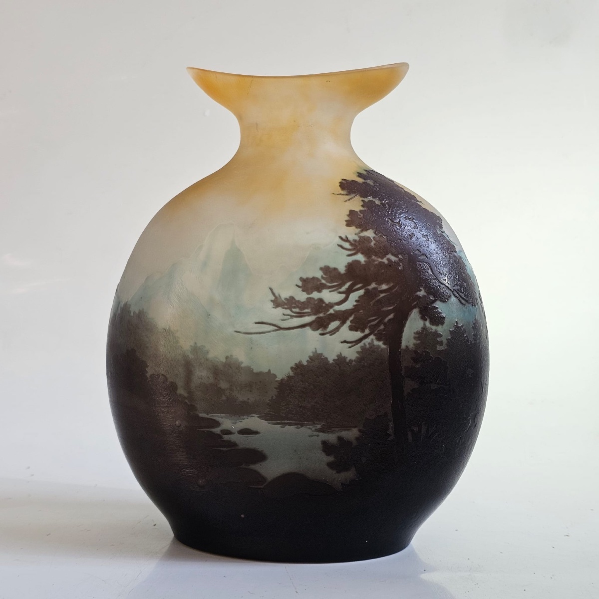 Emile Gallé Vase Gourde Décor de Paysage Vosgiens 