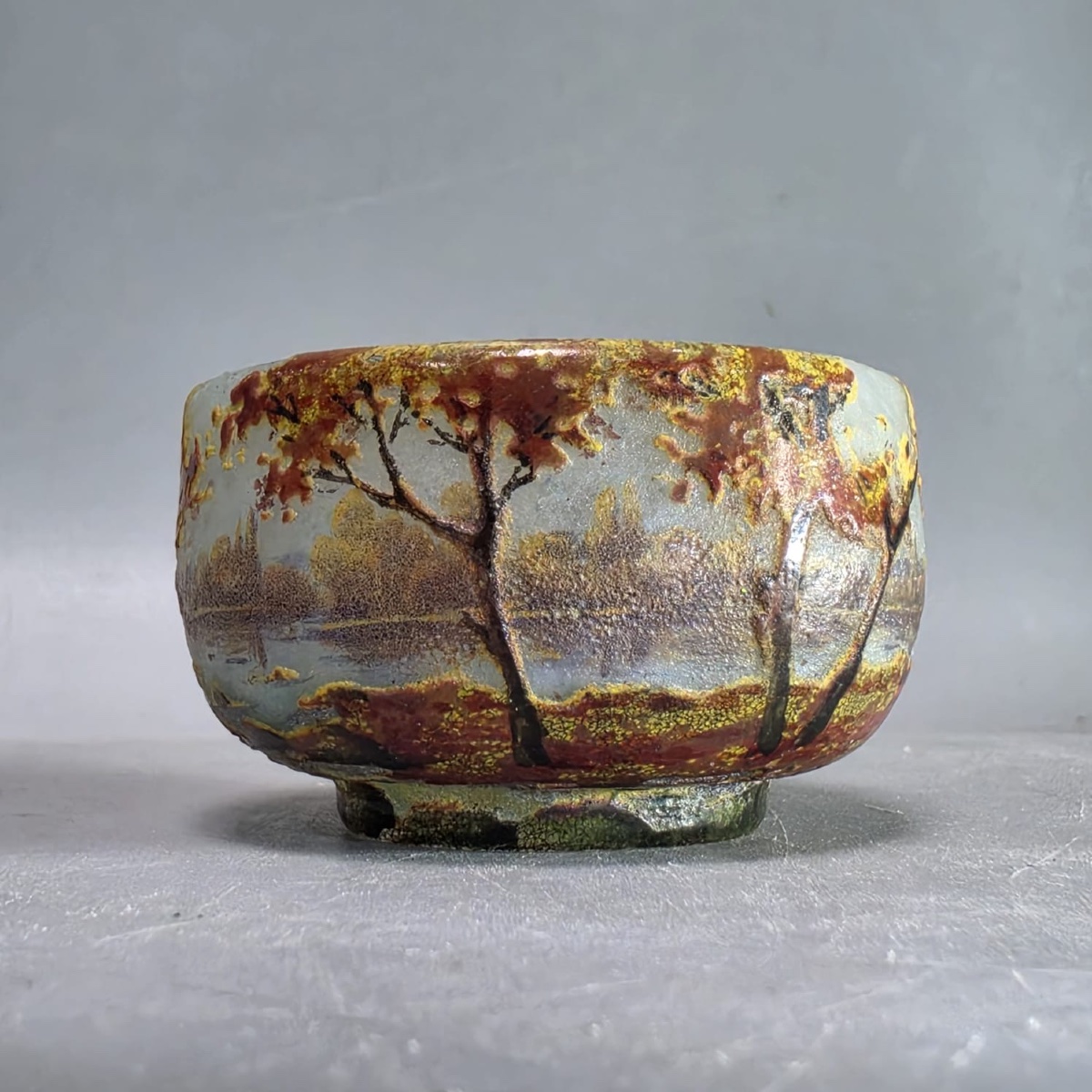 Daum Nancy Vase Miniature à décor d’un Paysage d’Automne-photo-1
