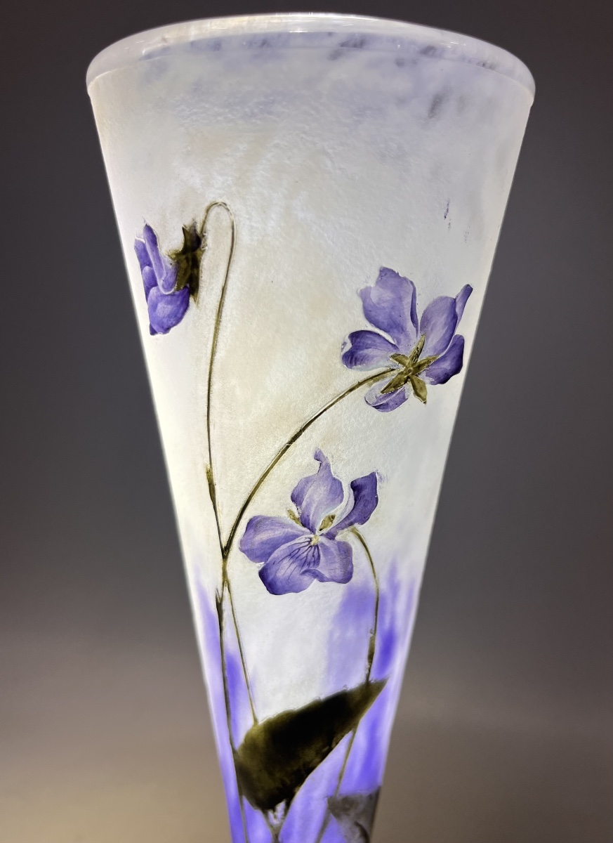 Daum Nancy – Vase diabolo à décor de violettes-photo-3