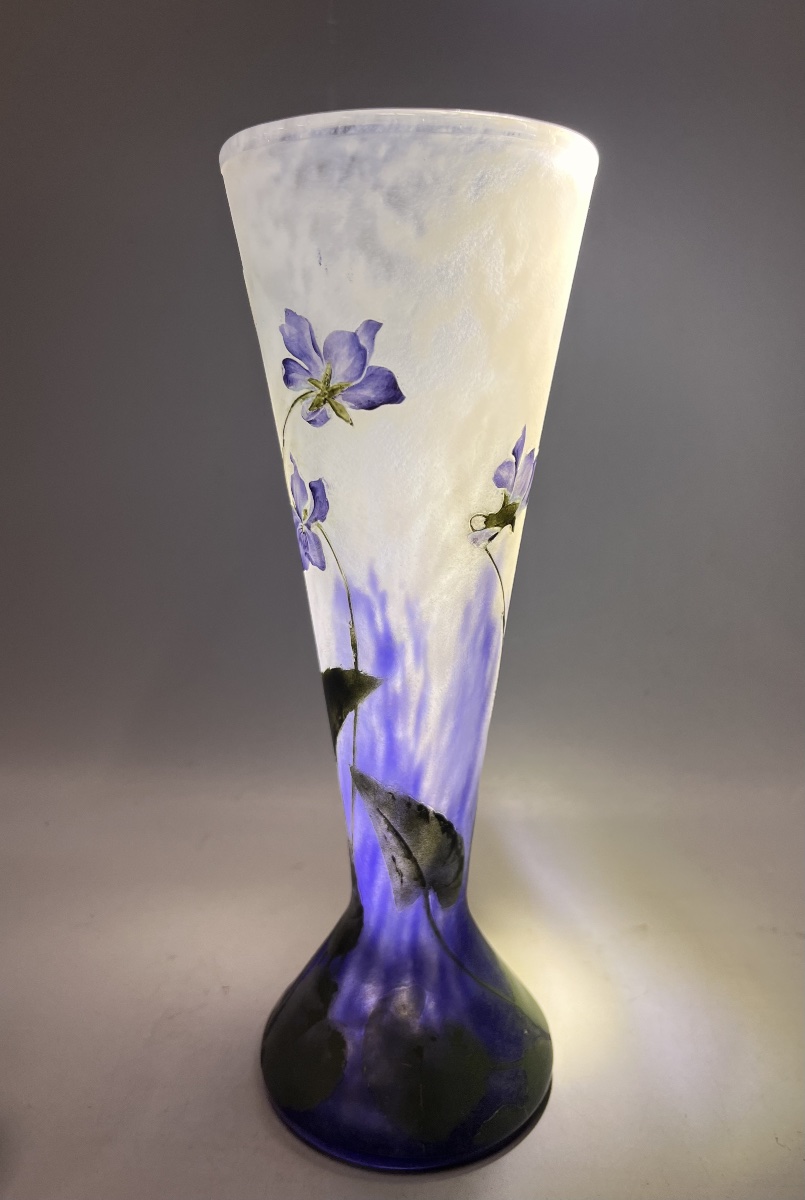 Daum Nancy – Vase diabolo à décor de violettes-photo-3