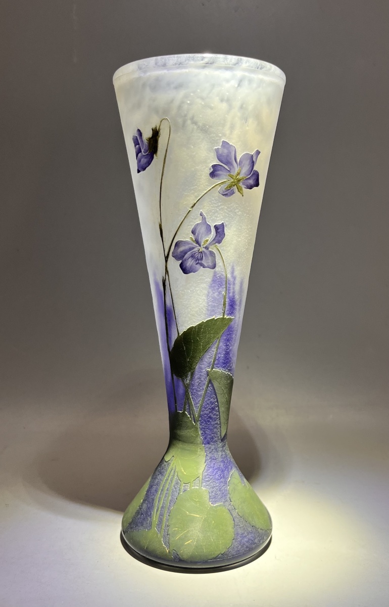 Daum Nancy – Vase diabolo à décor de violettes-photo-4