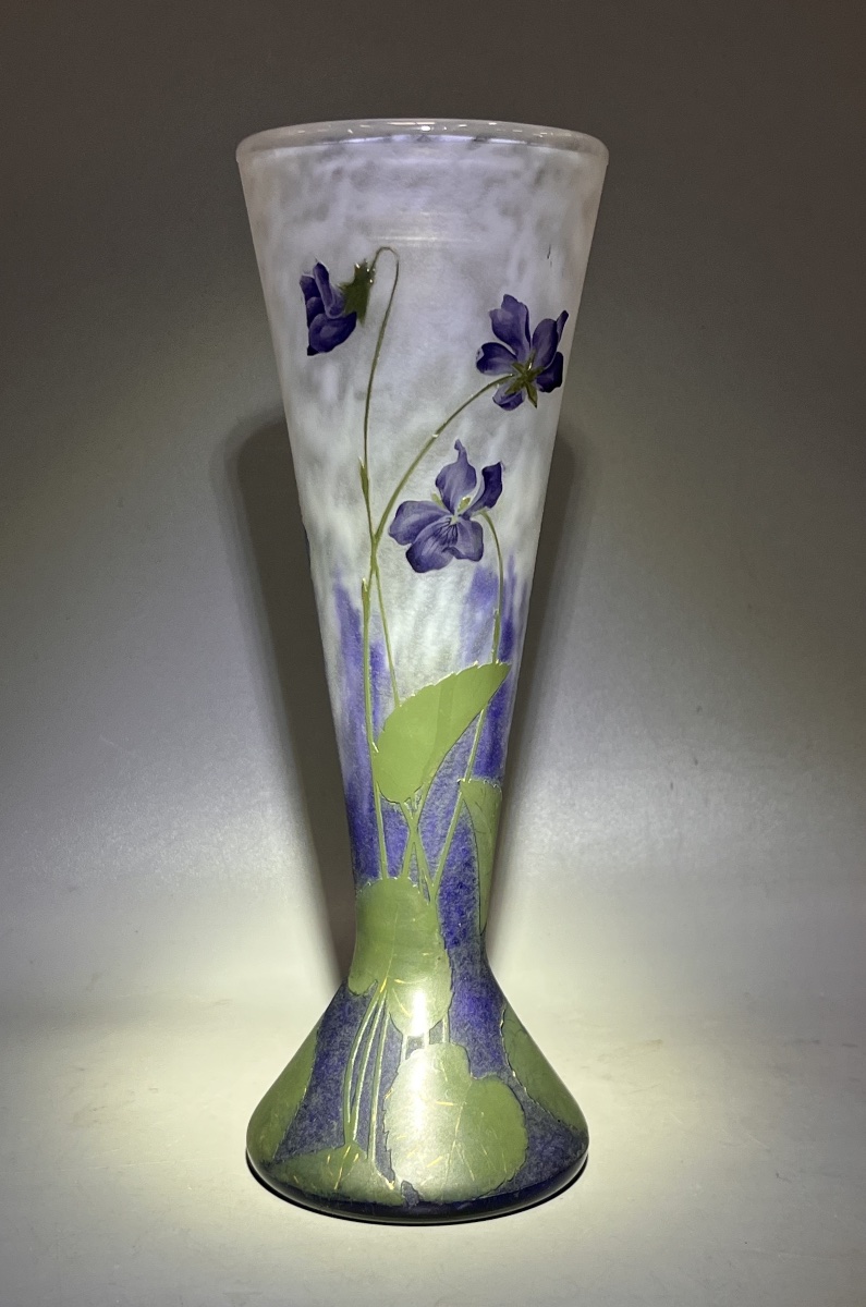 Daum Nancy – Vase diabolo à décor de violettes-photo-5