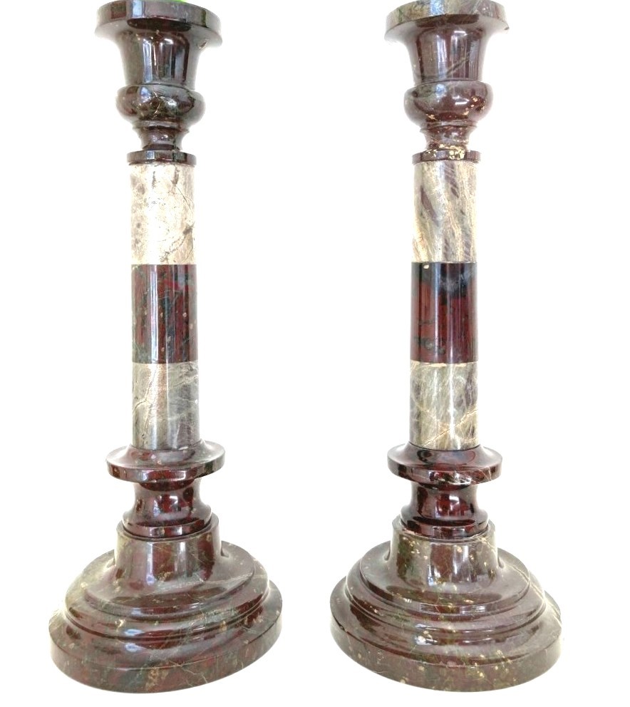 Paire de Bougeoirs en marbre bicolore, 19ème