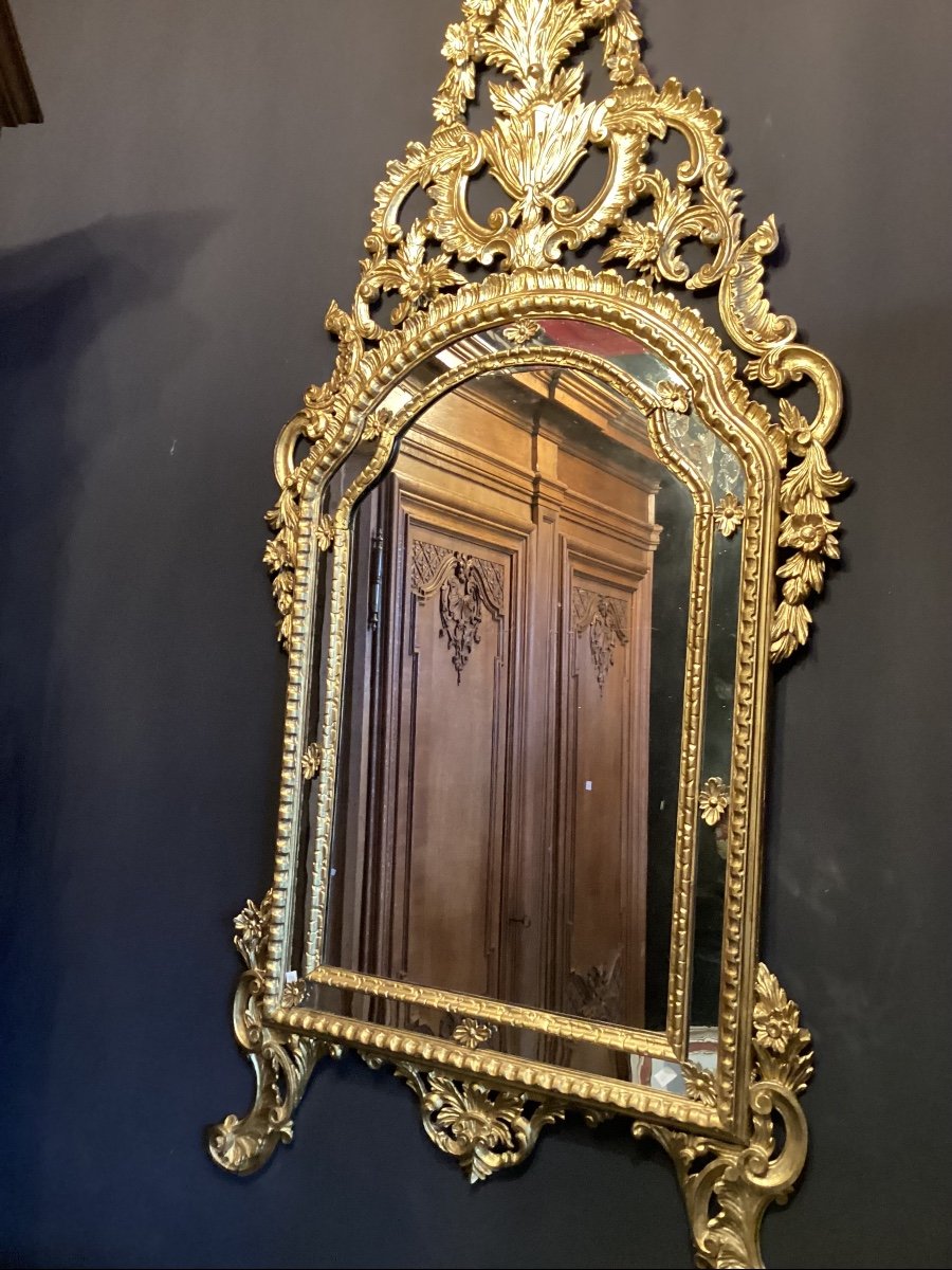 Mirror With Pediment And Beads In Carved And Gilded Wood 