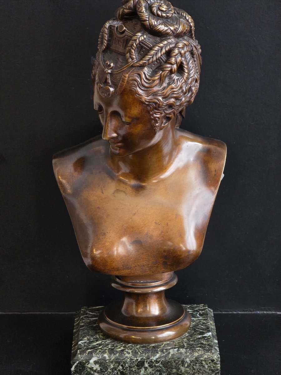 Jeune femme en bronze 