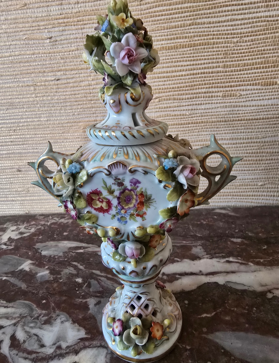 Vase en forme d’urne en porcelaine -photo-2