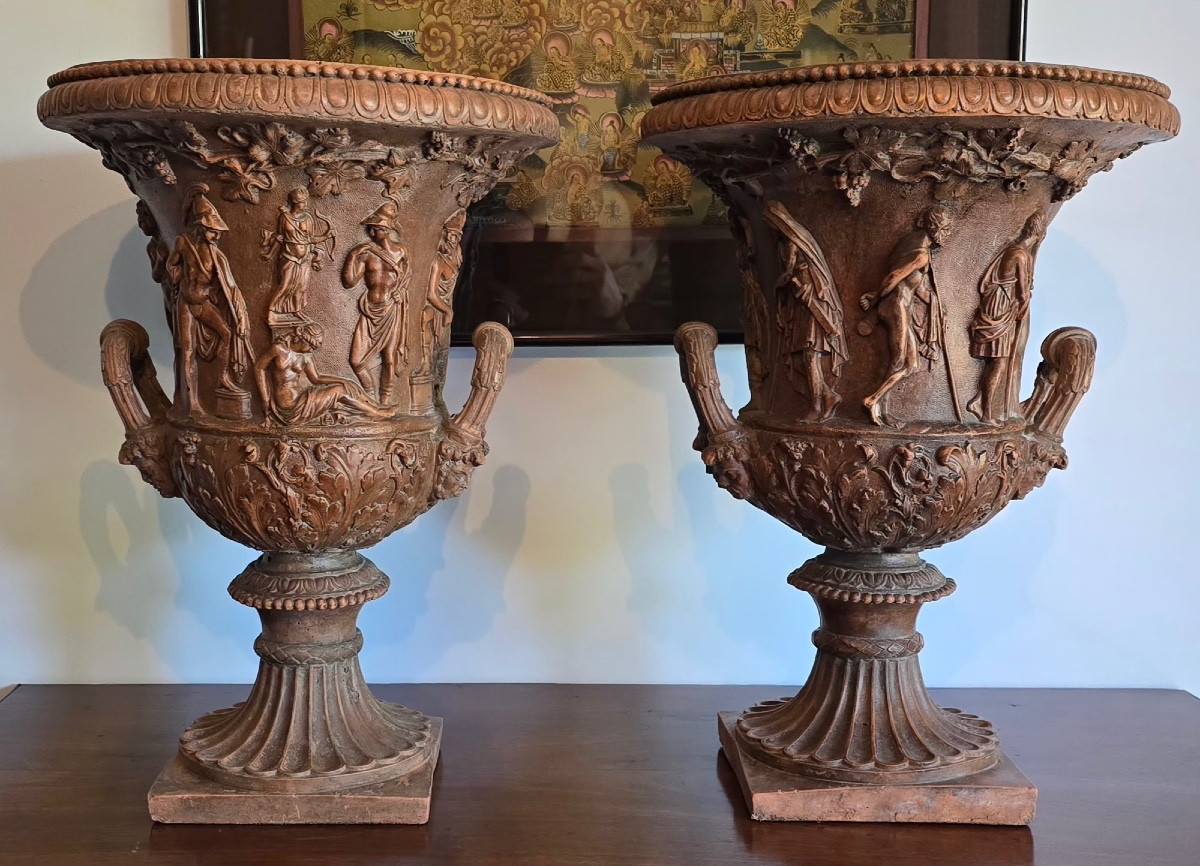Paire de vases Médicis en terre cuite 