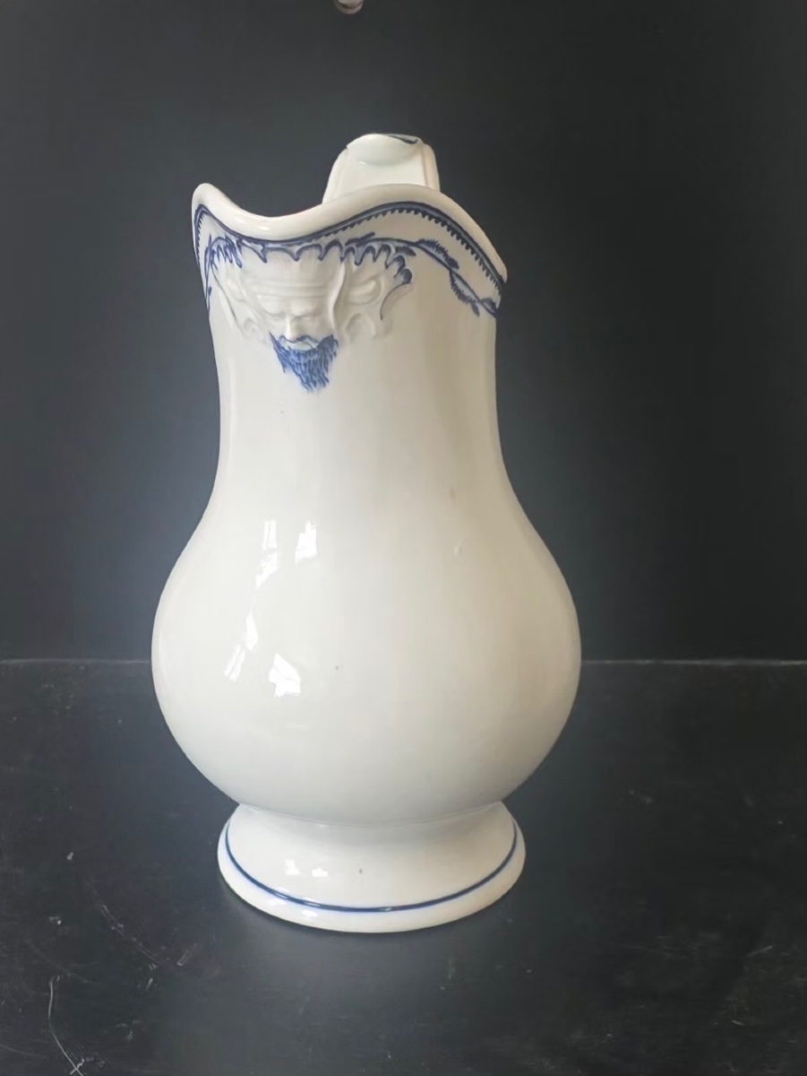 Cruche à eau porcelaine de Tournai
