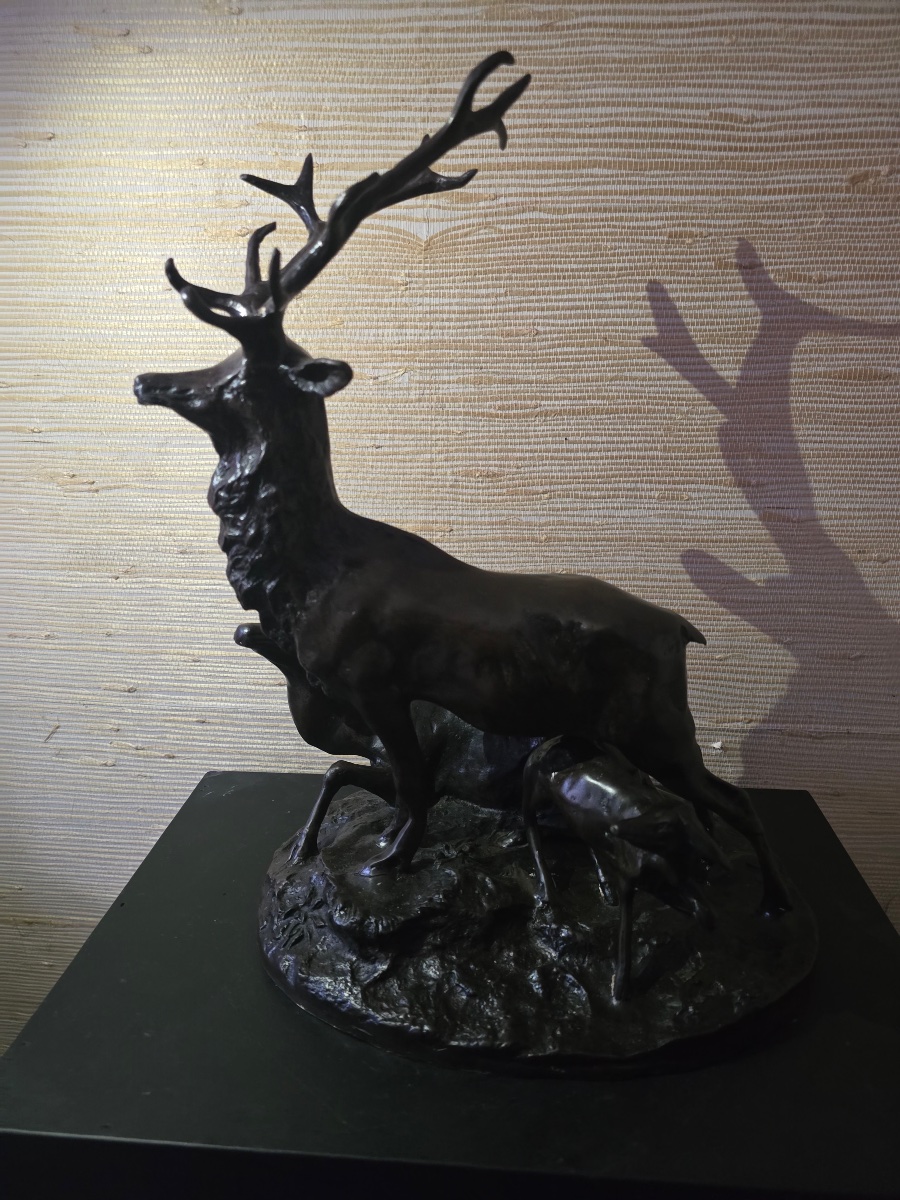 Bronze Sculpture Depicting A Stag, A Doe, And A Fawn -photo-4