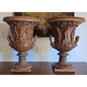 Paire de vases Médicis en terre cuite 