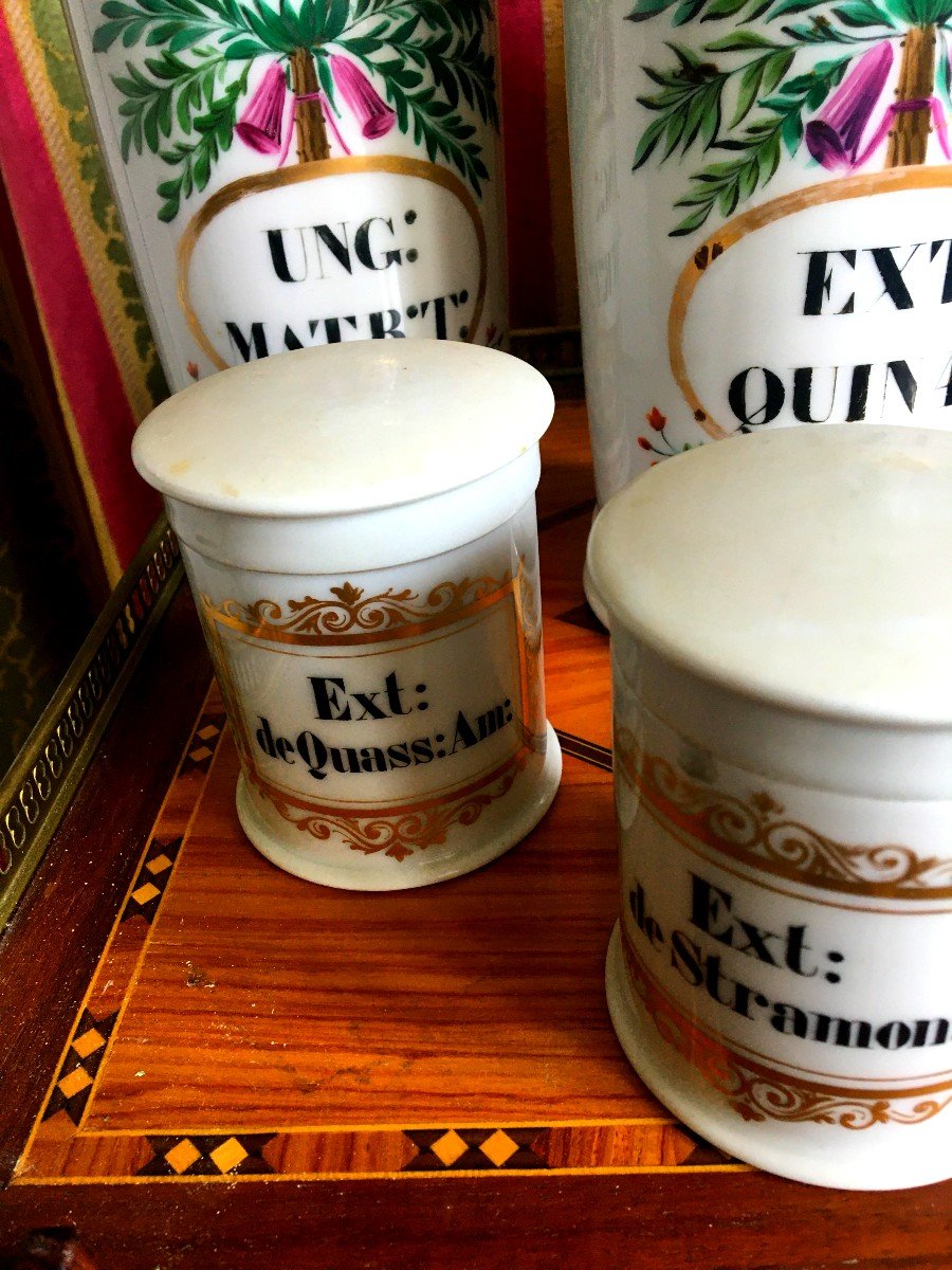 Beautiful Set Of Porcelain Pharmacy Pots Old Man In Paris, Two Ointment And 3 Bottles-photo-2