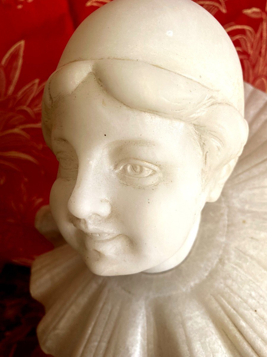  Charmant Buste En Albâtre Blanc Veiné d'Un Jeune Pierrot à Large Collerette, De Pugi Guglielmo-photo-4