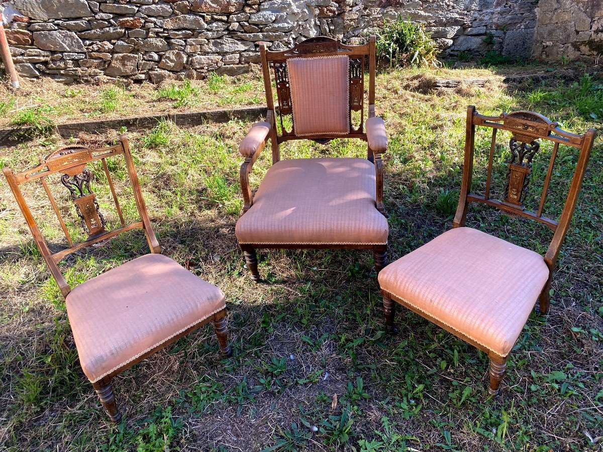 Bel Ensemble De Deux Chaises + Un Fauteuil En Chauffeuse Noyer Avec Sculptures Et Incrustations