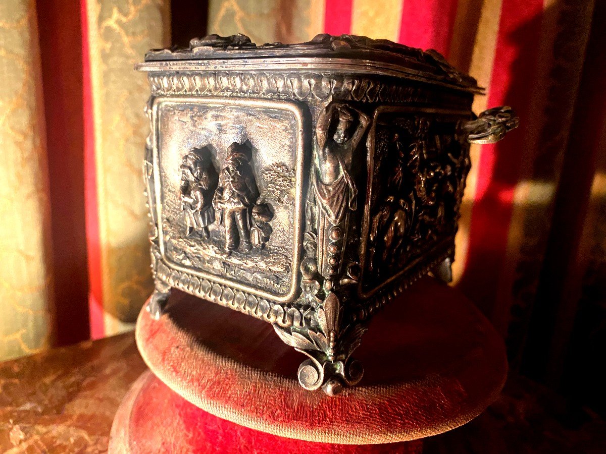 Très Beau Coffret à Bijoux Richement Ornementé De Scènes Paysannes, En Bronze Argenté, XIXème-photo-2
