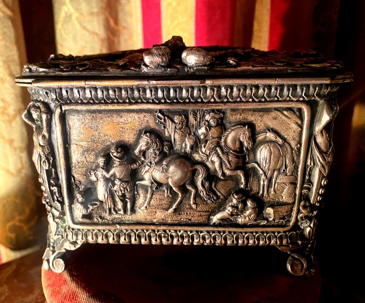 Très Beau Coffret à Bijoux Richement Ornementé De Scènes Paysannes, En Bronze Argenté, XIXème-photo-3