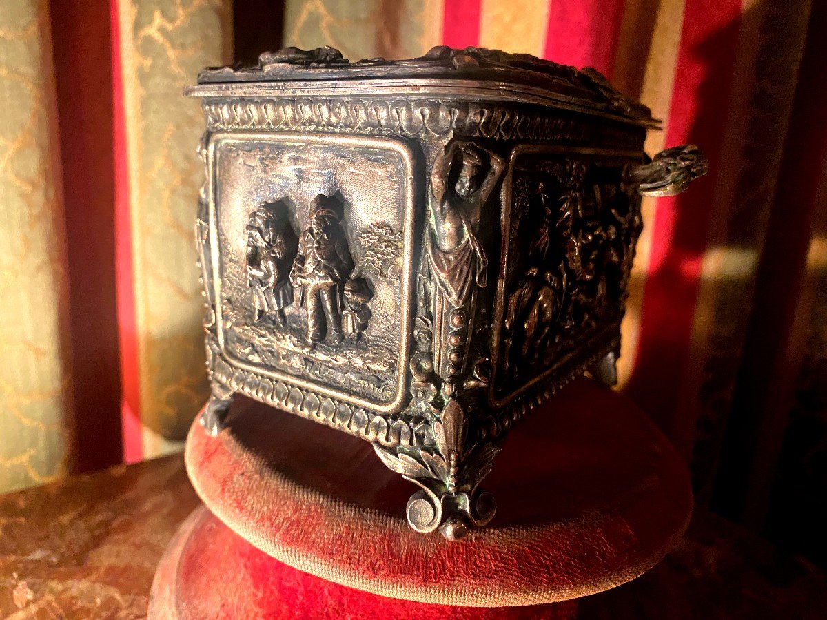 Très Beau Coffret à Bijoux Richement Ornementé De Scènes Paysannes, En Bronze Argenté, XIXème-photo-8