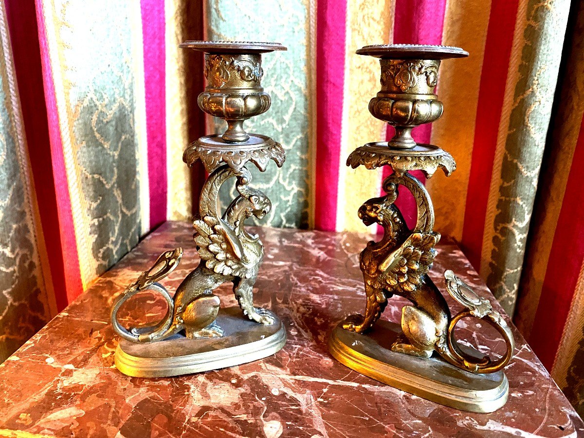 Beautiful Pair Of Hand Candlesticks In Chiseled Bronze With The Image Of A "winged Chimera", 19th Century-photo-2