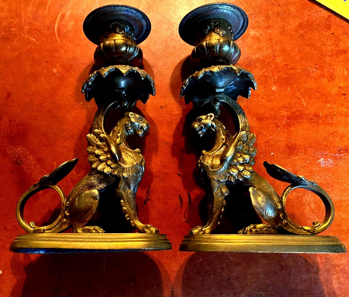 Beautiful Pair Of Hand Candlesticks In Chiseled Bronze With The Image Of A "winged Chimera", 19th Century-photo-1