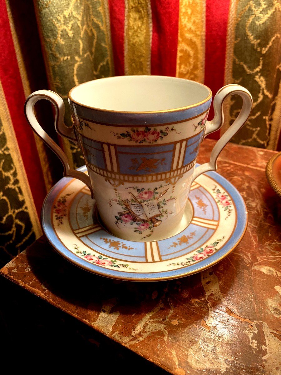Large Louis XVI Style Porcelain Chocolate Cup Model With Crossed Swords From The 19th Century