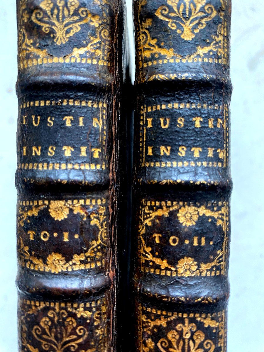 The Institutions Of Justinian Divided Into 4 Books, In Two Small Volumes In 12 In Parisiis 1713-photo-2